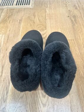 Plush Black Fuzzy Lined Slip-On Slippers